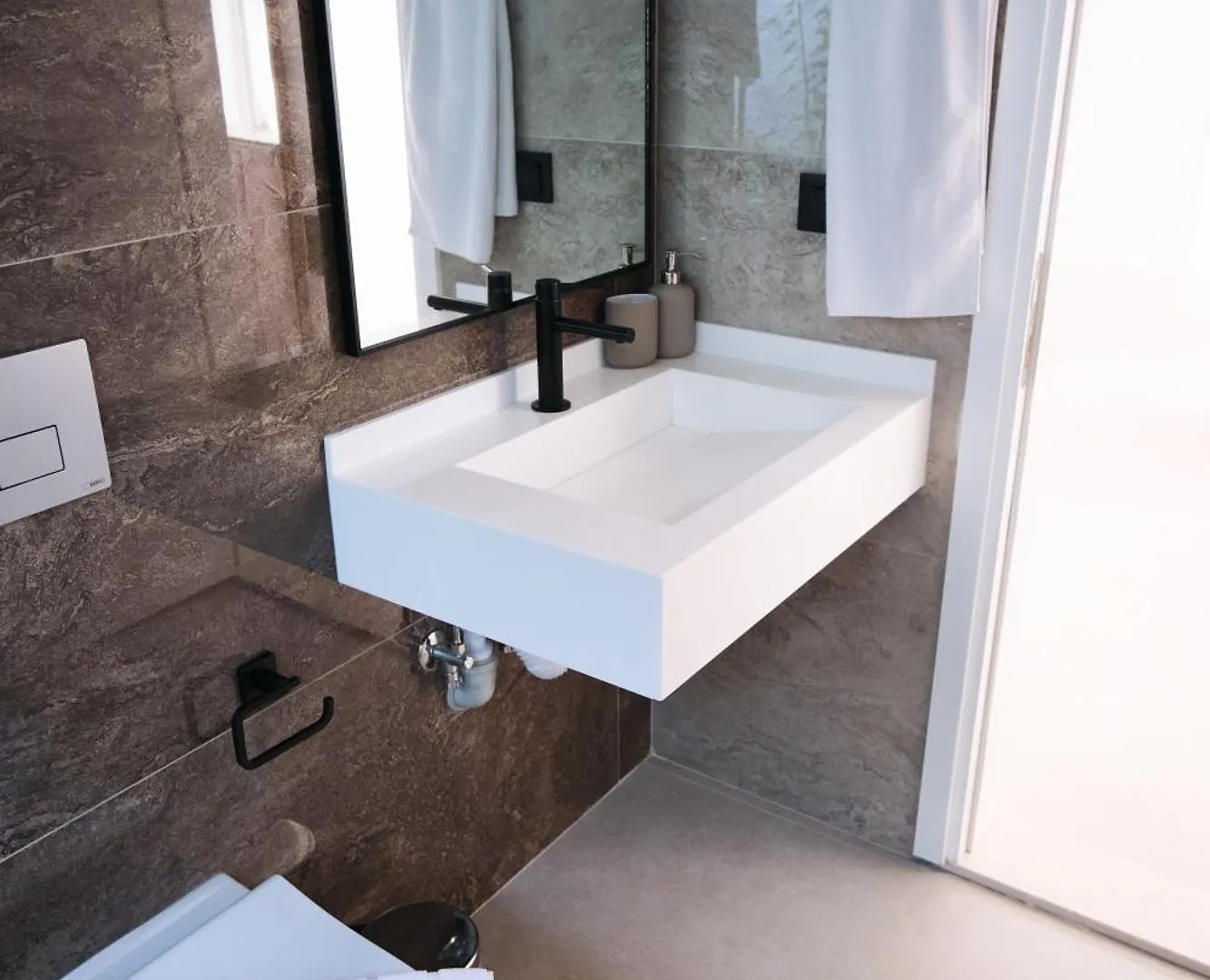 Ashta Suites / Color Block Fethiye Willa